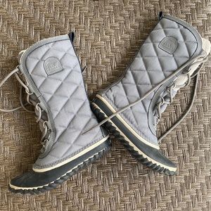 SOREL tall waterproof winter boots. Sz 5.5. Grey, black, ivory. Lace up.